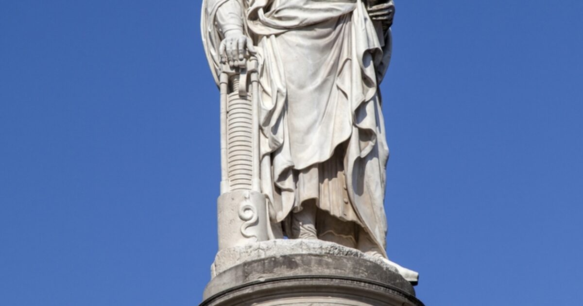 Statue of Alessandro Volta | Explore Lake Como